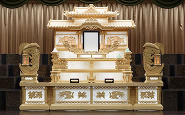 伝統的な白木祭壇